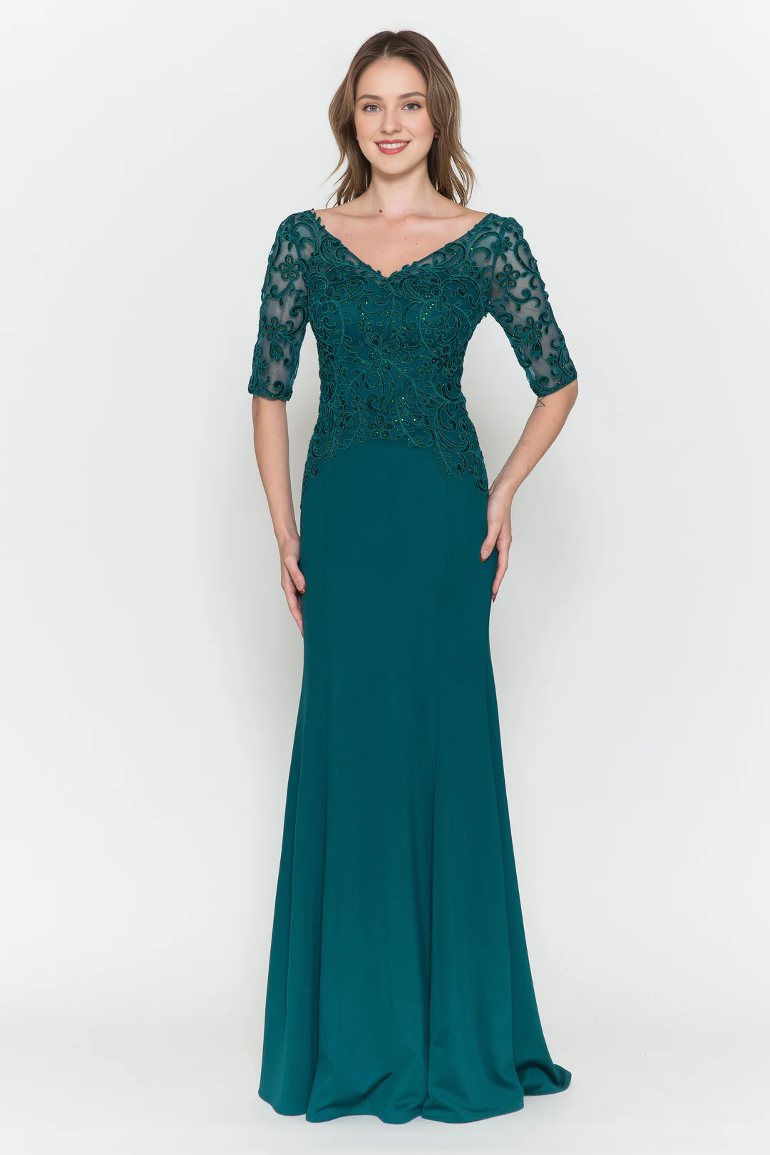 Abito aderente ricamato con scollo a V lungo e manica corta trasparente