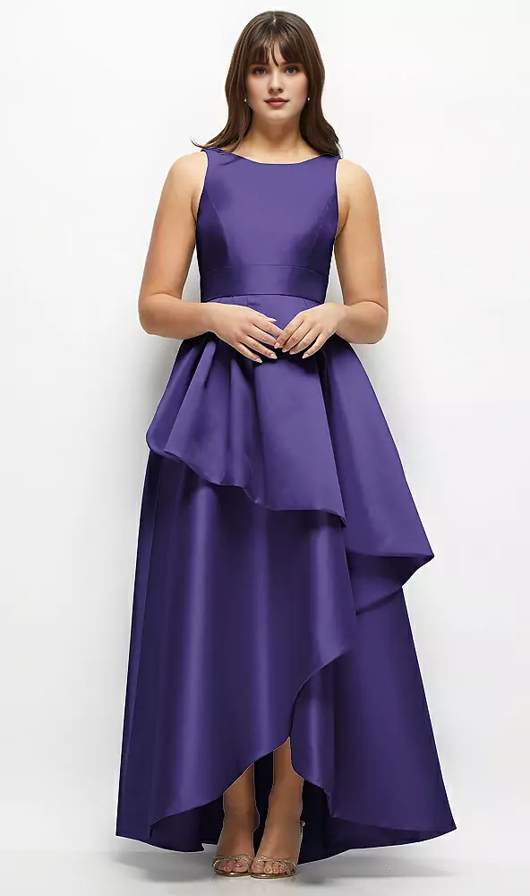 Vestido de fiesta de satén con capas asimétricas y largo hasta el suelo