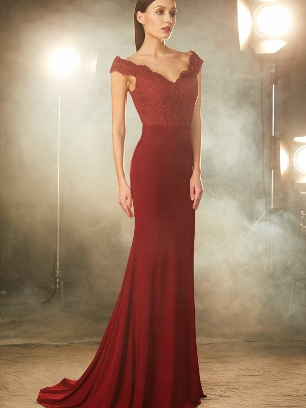 Vestidos de corte trompeta/sirena con hombros descubiertos, sin mangas, de encaje y licra, con cola larga