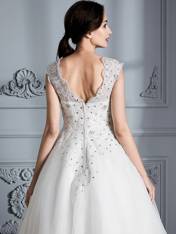 Vestidos de novia de tul con corte de baile, sin mangas y hasta la rodilla