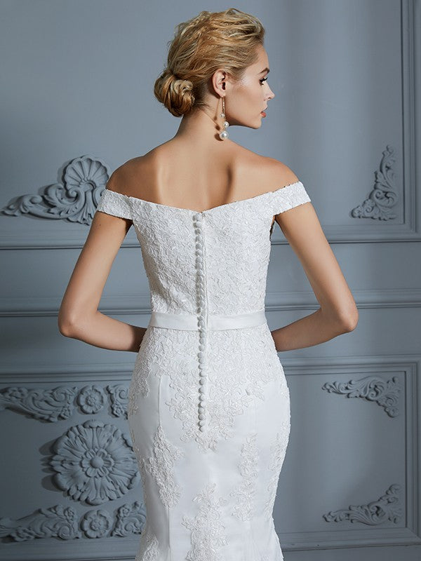 Vestidos de novia de tul con corte trompeta/sirena, sin mangas, con hombros descubiertos y encaje, con cola larga