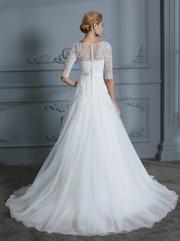 Abiti da sposa in tulle con strascico in pizzo e maniche a 1/2 in stile principessa/a-line