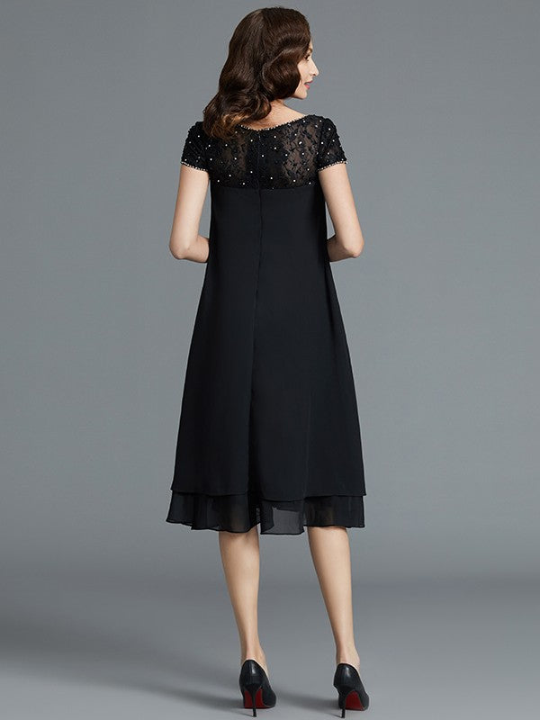 Abiti da sposa in chiffon a trapezio/principessa, senza maniche, con scollo a barchetta e lunghezza al ginocchio