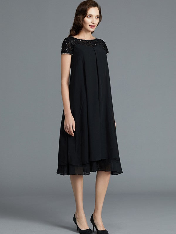 Abiti da sposa in chiffon a trapezio/principessa, senza maniche, con scollo a barchetta e lunghezza al ginocchio