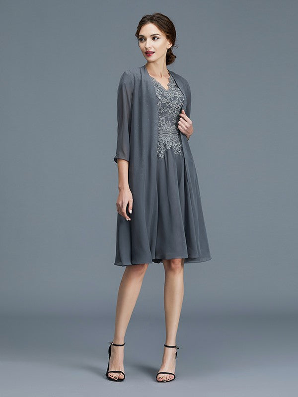 Vestidos para madre de la novia de corte A/princesa, escote en V, gasa, apliques, sin mangas, hasta la rodilla