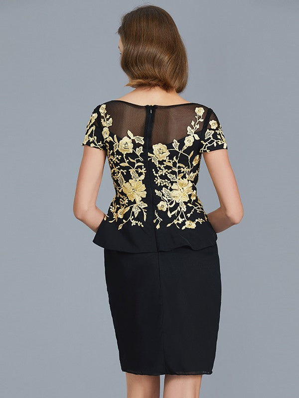 Vestidos de gasa para madre de la novia con corte tubo, escote redondo, volantes, mangas cortas y largo hasta la rodilla