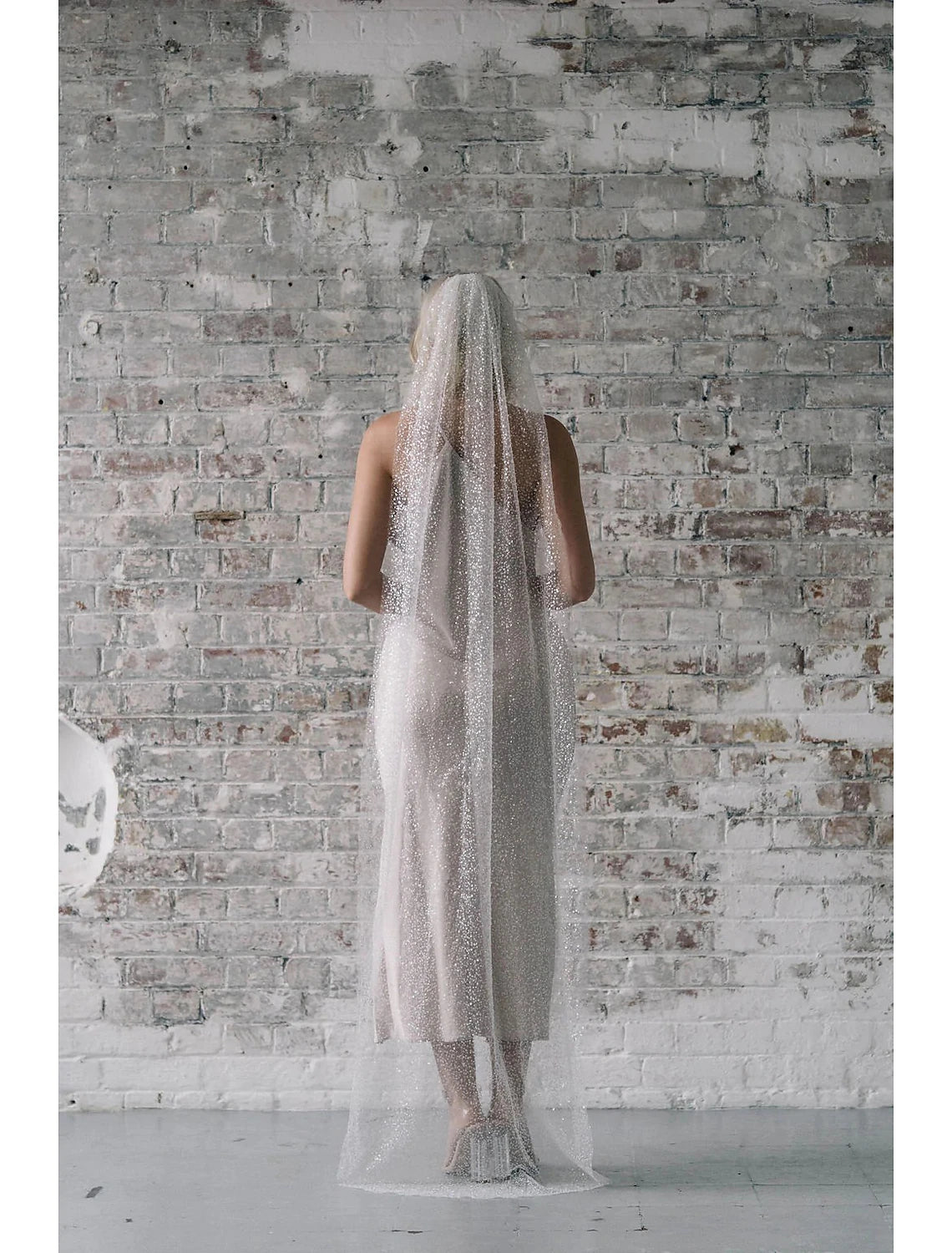 Jimiss - Velo de novia minimalista/brillante de una sola capa, velo de iglesia con lentejuelas, vestido transparente de 78,74 pulgadas (200 cm), que deja una profunda impresión en 2025