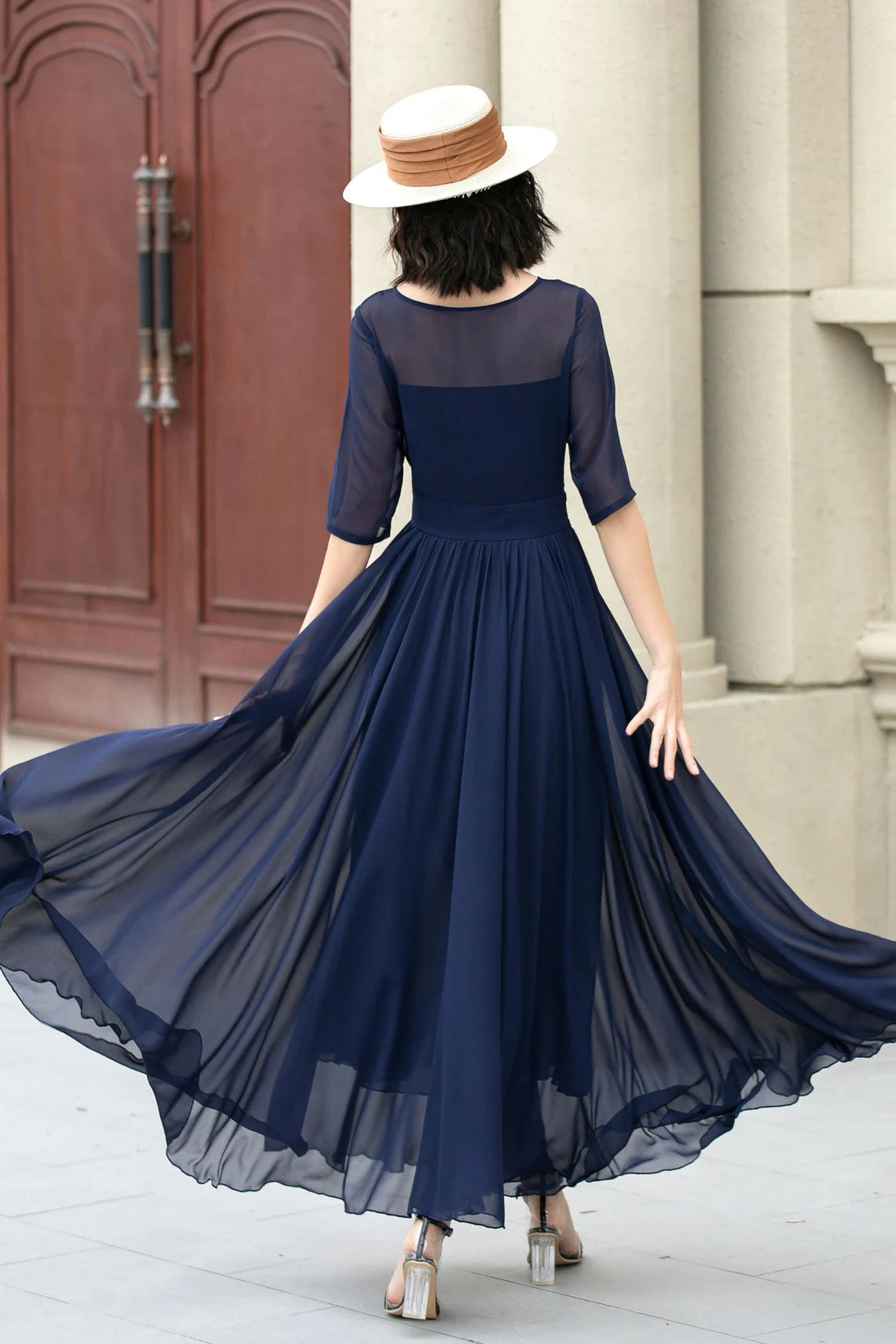 Vestido de fiesta largo de gasa con cuello barco y manga corta de Jimiss 