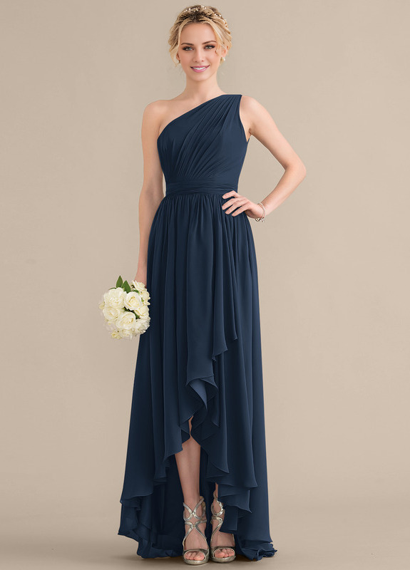 Vestido de dama de honor asimétrico de gasa con volantes escalonados, corte A y un hombro