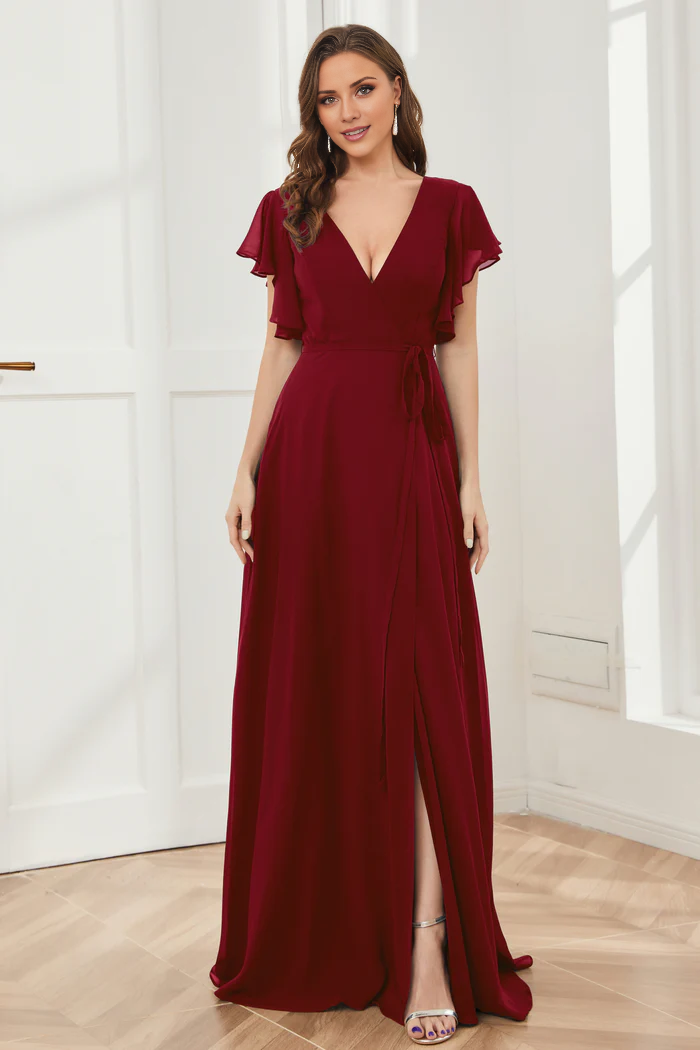 Vestido de dama de honor de gasa con escote en V, mangas con volantes, abertura y largo hasta el suelo