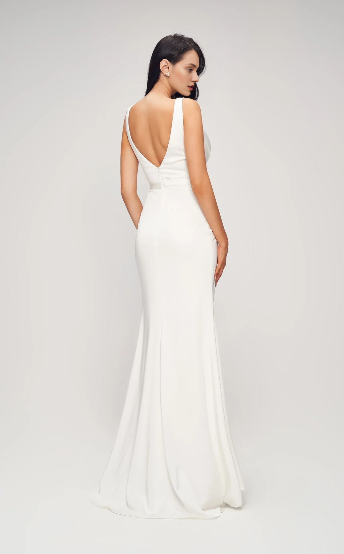 Sleeveless tight corset with V-neckline, natural waist and floor length Prom dress