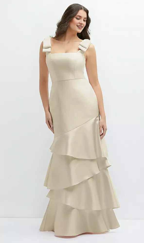 Vestido de fiesta de satén con falda asimétrica en capas y lazo en los hombros