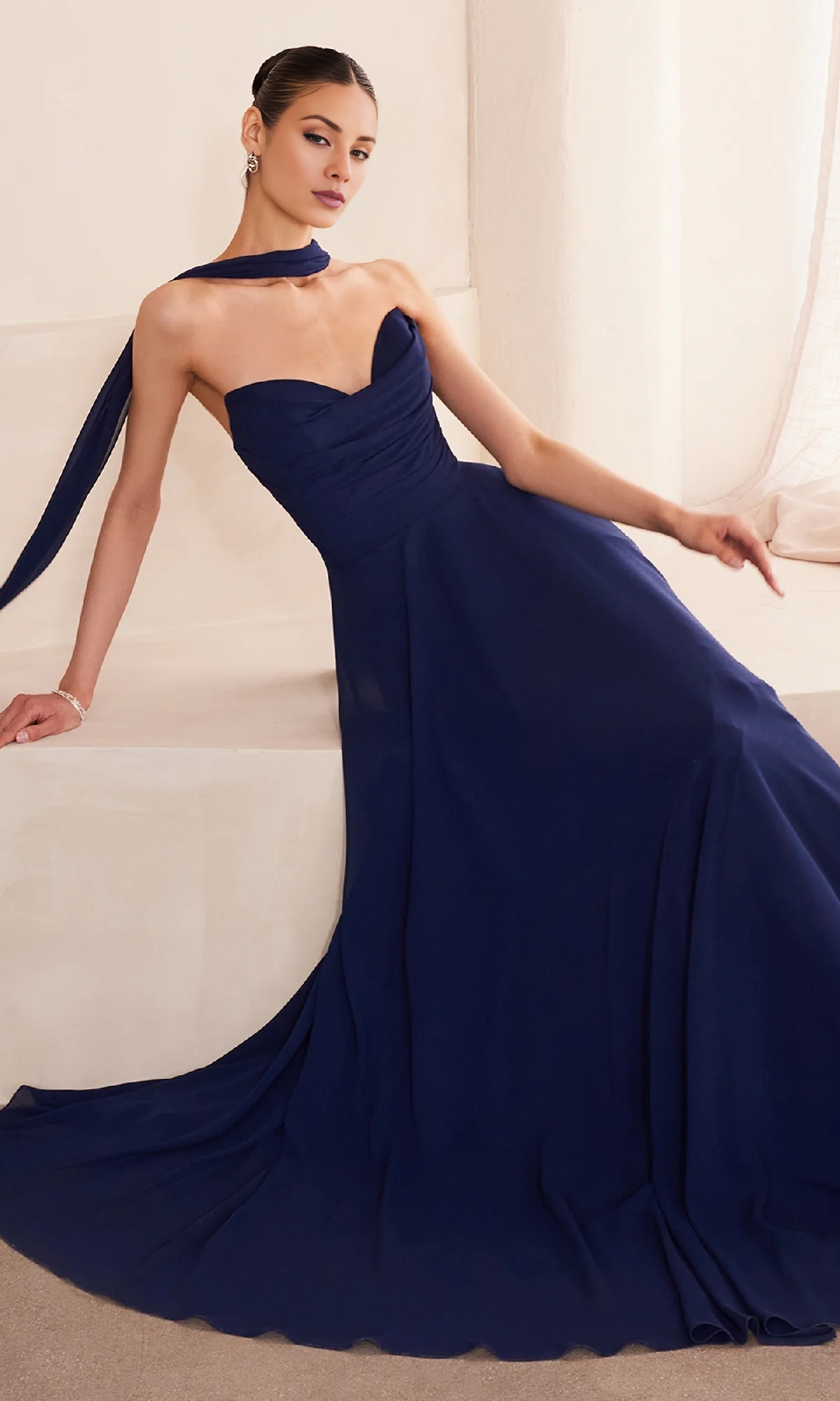 Vestido de fiesta Jimiss de corte A, sin tirantes, con hombros descubiertos y largo hasta el suelo. 