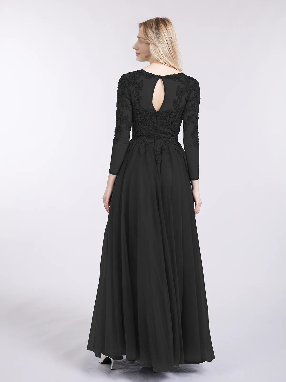 Abito a maniche lunghe in chiffon con decalcomanie