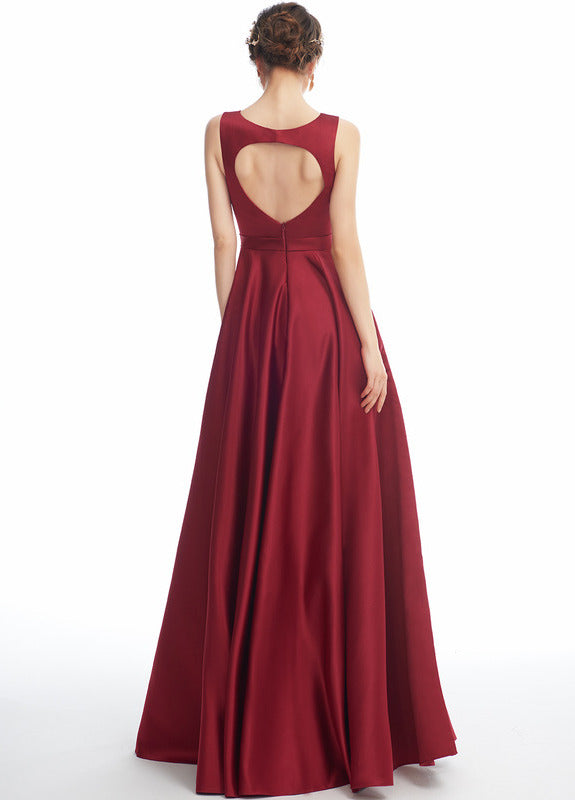 Abito da damigella d'onore in raso a trapezio con scollo a barchetta e lunghezza al pavimento