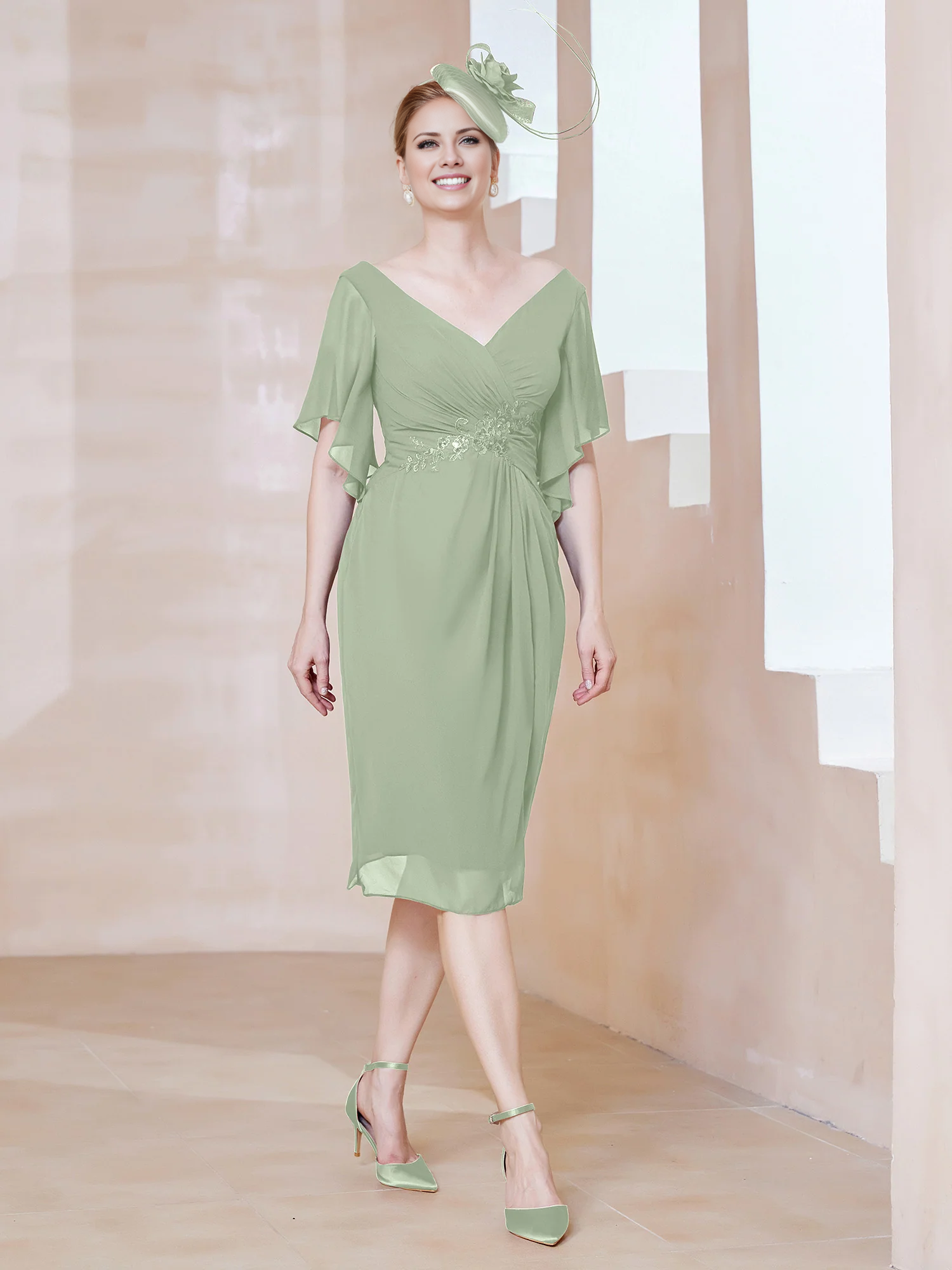 Decoración con calcomanía de lentejuelas y escote en V con mangas flotantes para vestido de madre de la novia