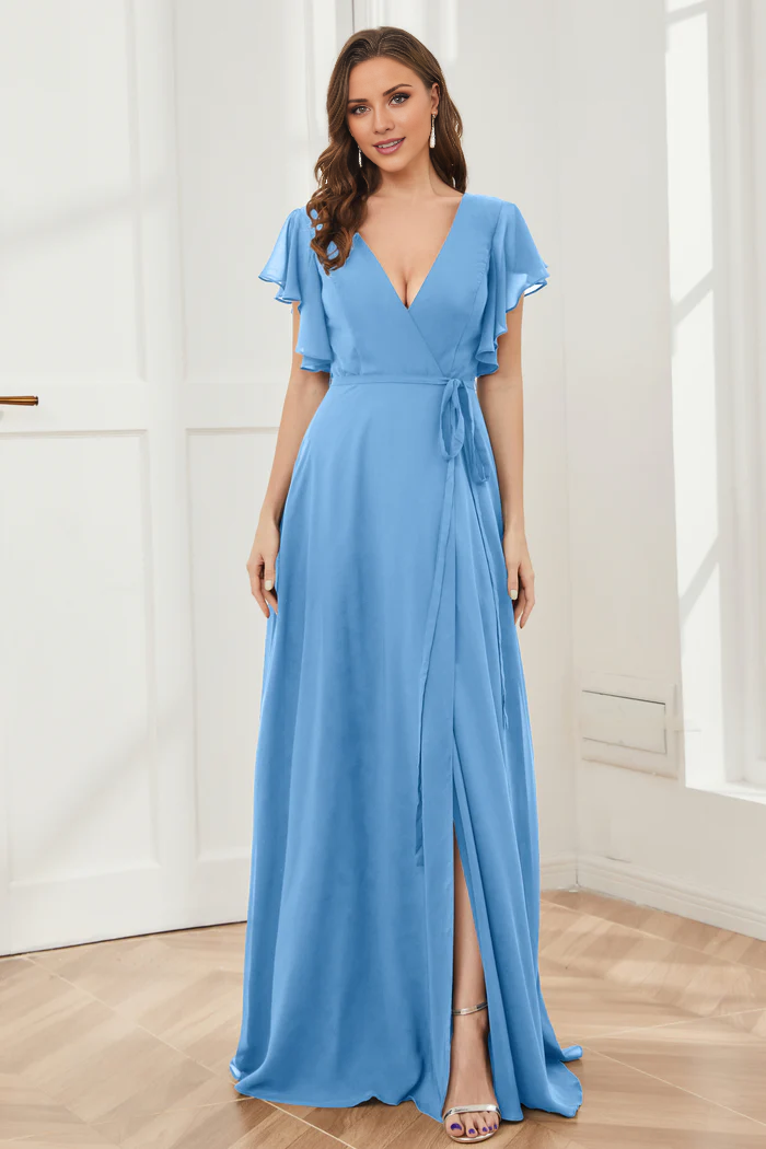 Vestido de dama de honor de gasa con escote en V, mangas con volantes, abertura y largo hasta el suelo