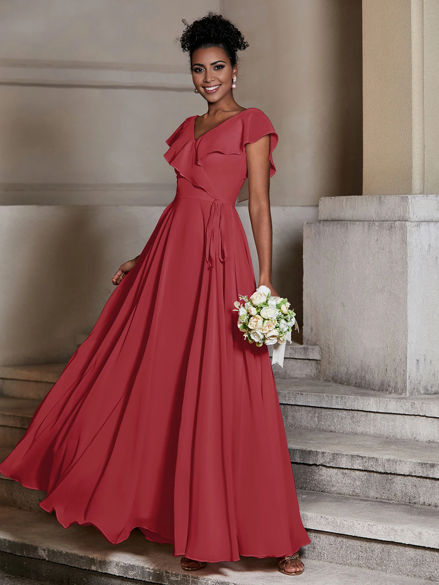 Vestido de gasa con capucha y cuello en V