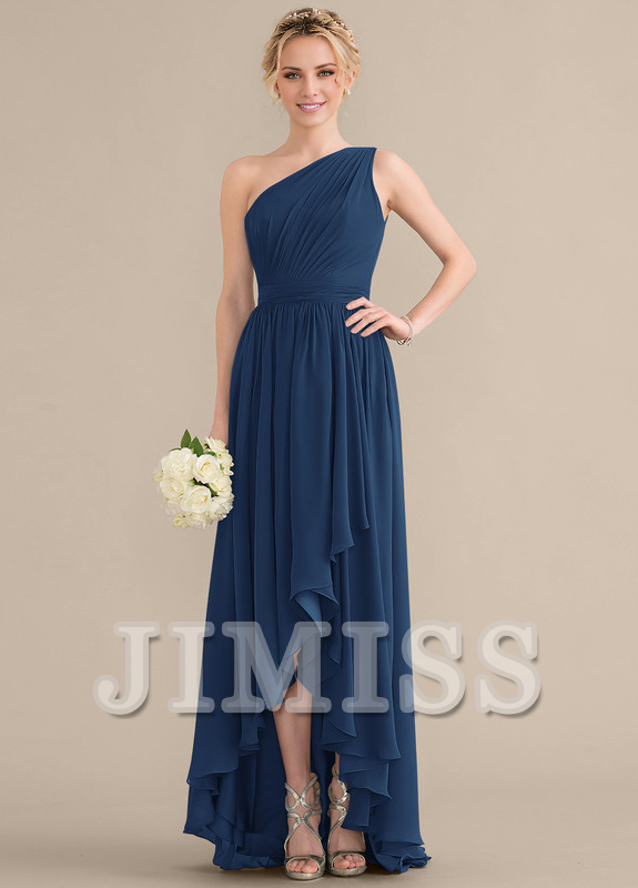 Vestido de dama de honor asimétrico de gasa con volantes escalonados, corte A y un hombro
