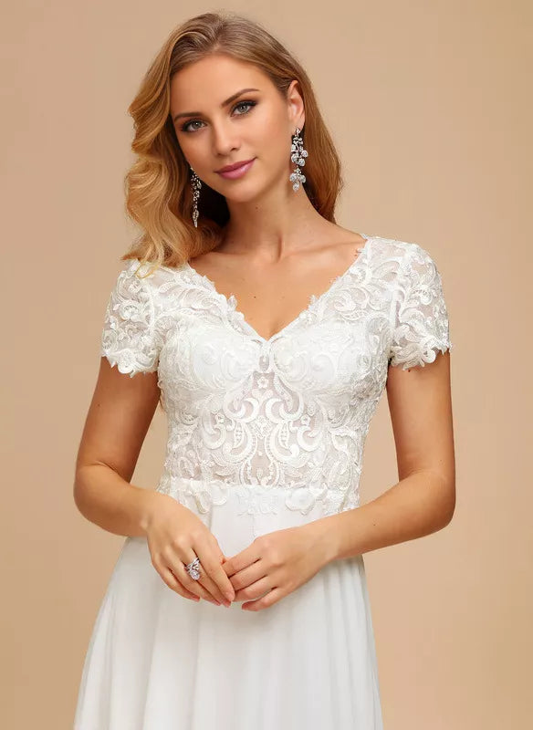 Abito da sposa in chiffon con scollo a V, maniche corte e pizzo allacciato
