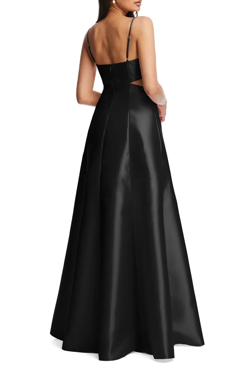 Vestido de noche elegante, fino, con hombros descubiertos, superficie de satén ahuecada, sin espalda y largo hasta el suelo.