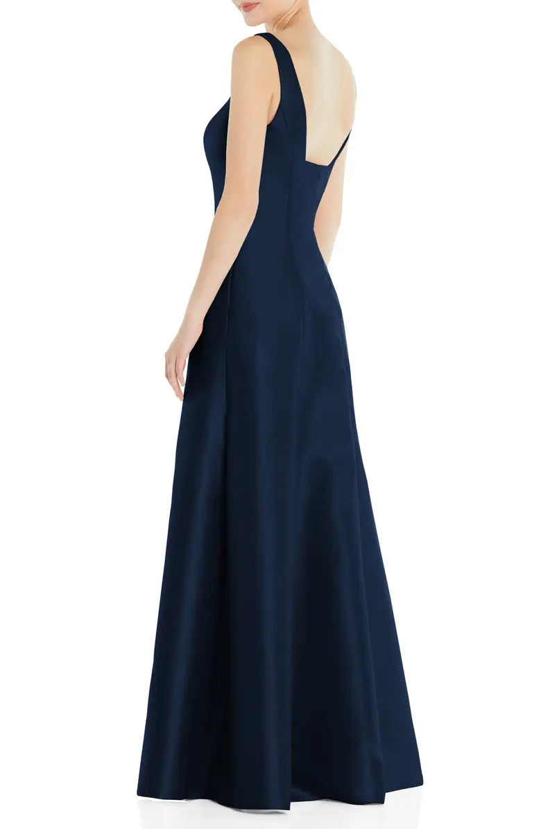 Vestido de noche sencillo y elegante con escote cuadrado, hombros descubiertos, satén, largo hasta el suelo, abertura frontal y espalda descubierta.