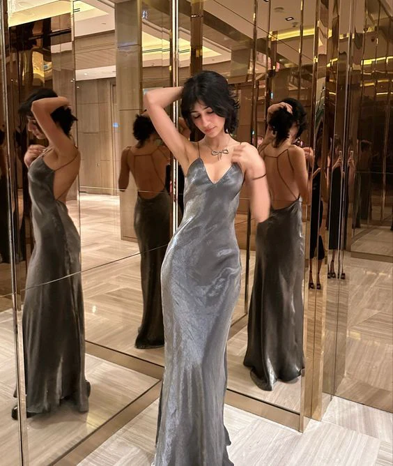 Alluring Mermaid V-Neck Spaghetti-Straps Open-Back Floor-Length Metallic Evening Dress