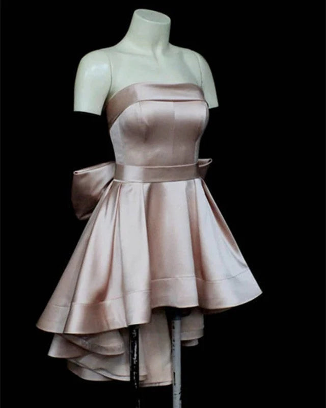 Vestido corto de satén con lazo para el regreso a casa