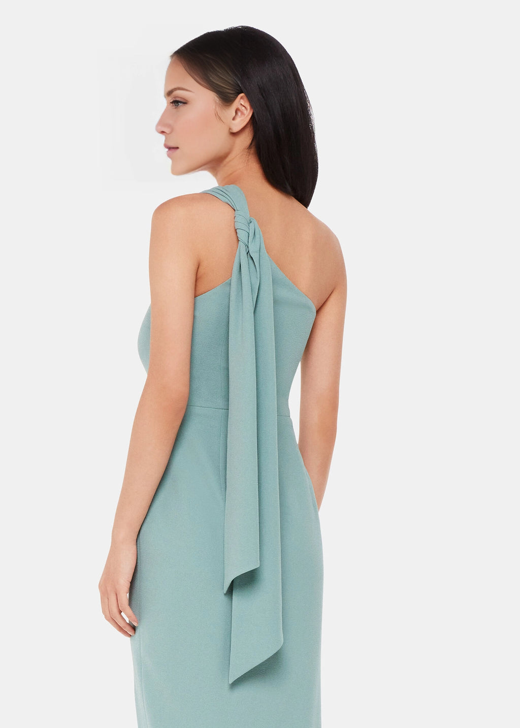Vestido de fiesta largo hasta el suelo, sin mangas y con cuello asimétrico y hombros descubiertos 