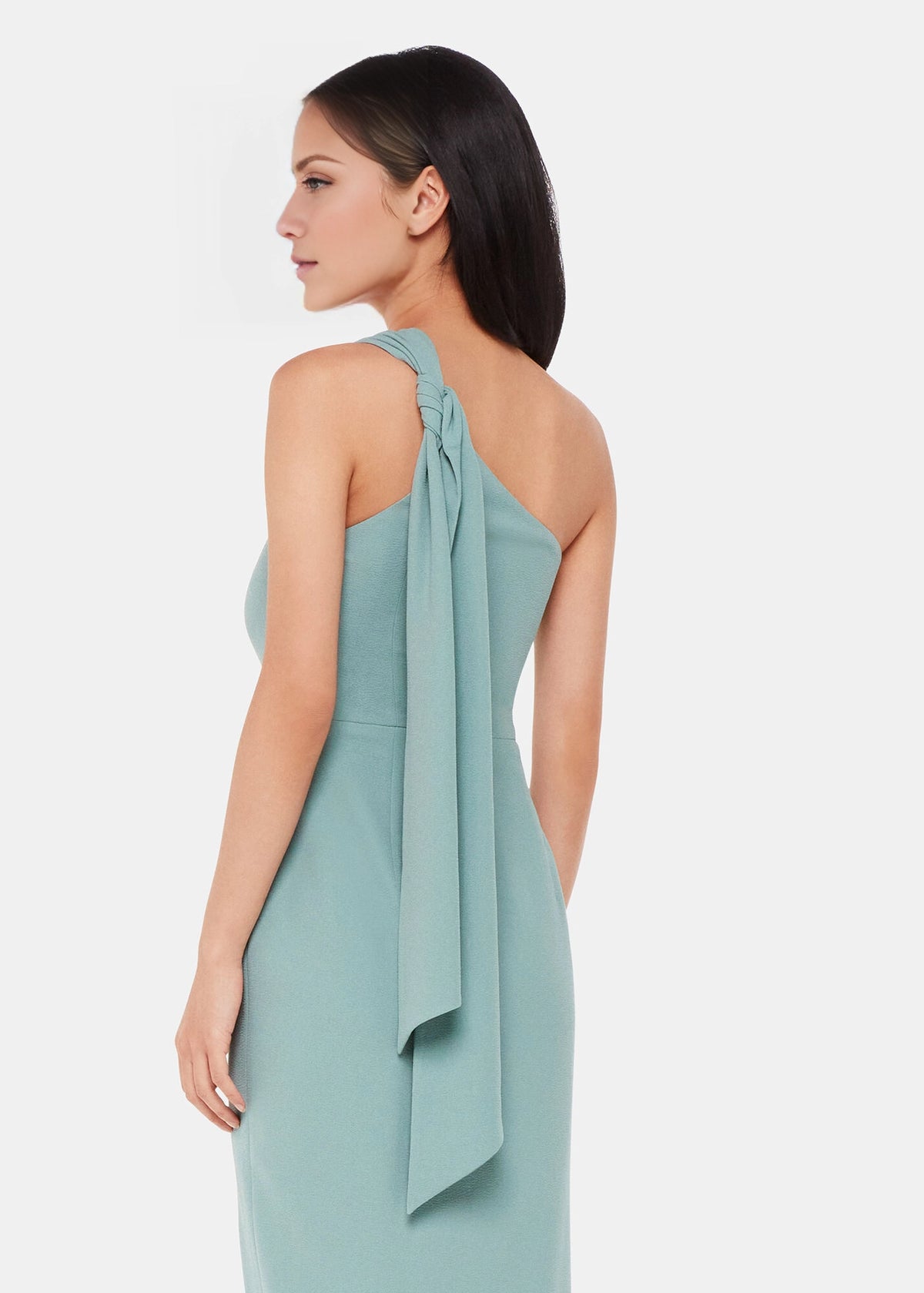 Vestido de fiesta largo hasta el suelo, sin mangas y con cuello asimétrico y hombros descubiertos 