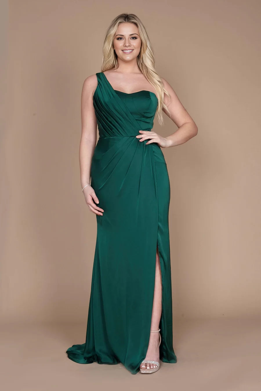 Vestido de fiesta largo hasta el suelo, sin mangas, con cuello asimétrico, hombros descubiertos, espalda descubierta, abertura lateral 