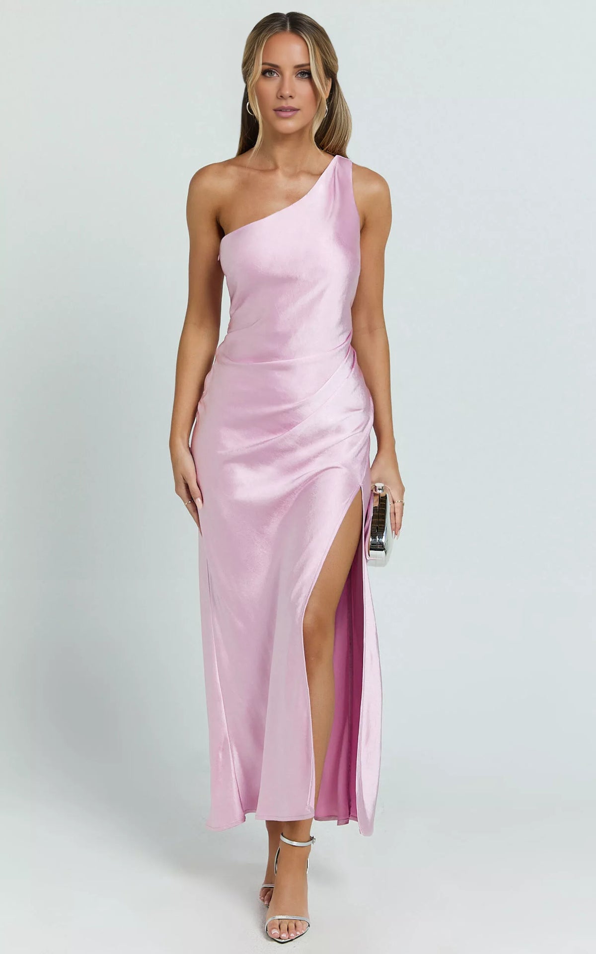 Vestido de fiesta largo hasta el suelo, sin mangas, con cuello asimétrico, hombros descubiertos, espalda descubierta, abertura lateral 