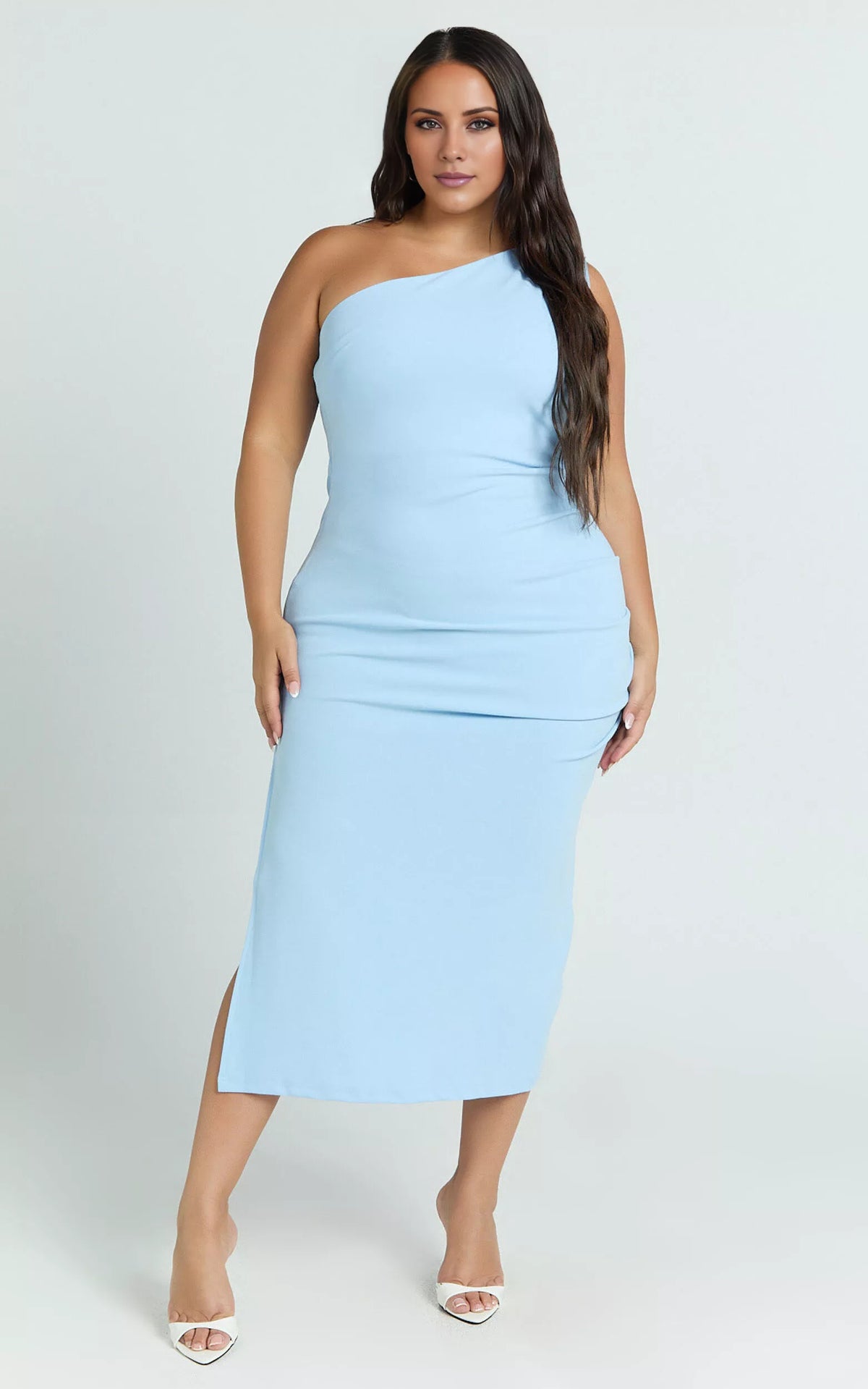 Vestido de fiesta largo hasta el suelo, sin mangas, con cuello asimétrico, hombros descubiertos, espalda descubierta, abertura lateral 