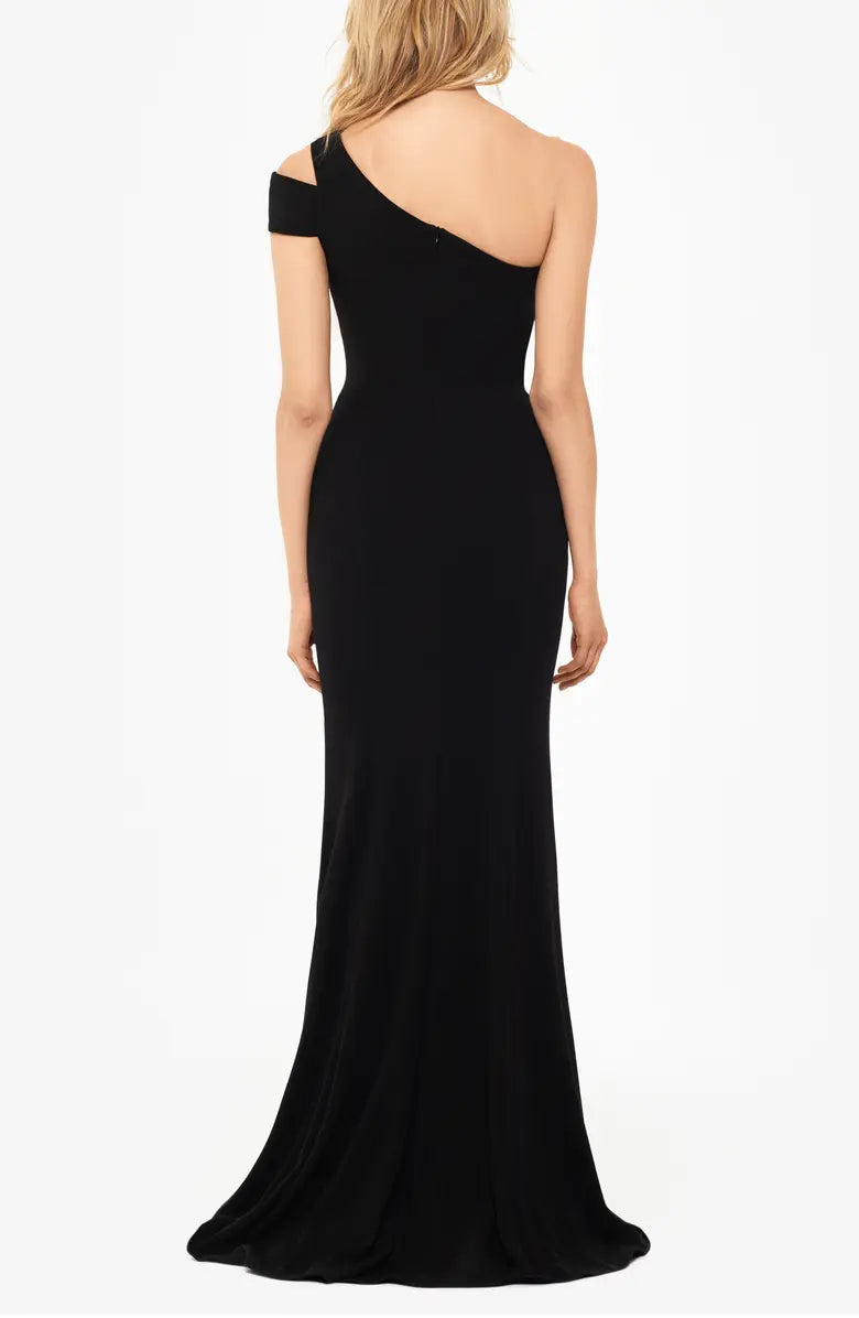 Noble V-neck with thin shoulder straps, off the shoulder tight corset and floor length evening dress