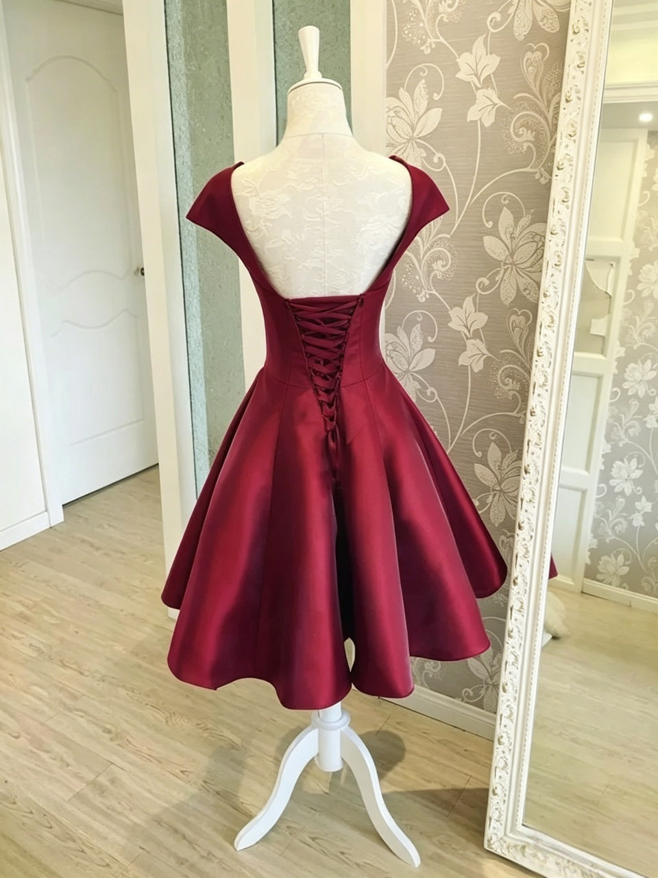 Burgundy Gloss Satin Cap Sleeve Sweetheart Corset Lace-Up Back Flare A-Line Mini Homecoming Dresses