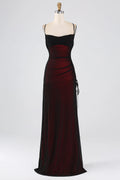 Vestido de dama de honor largo hasta el suelo, en negro y rojo, con tirantes finos