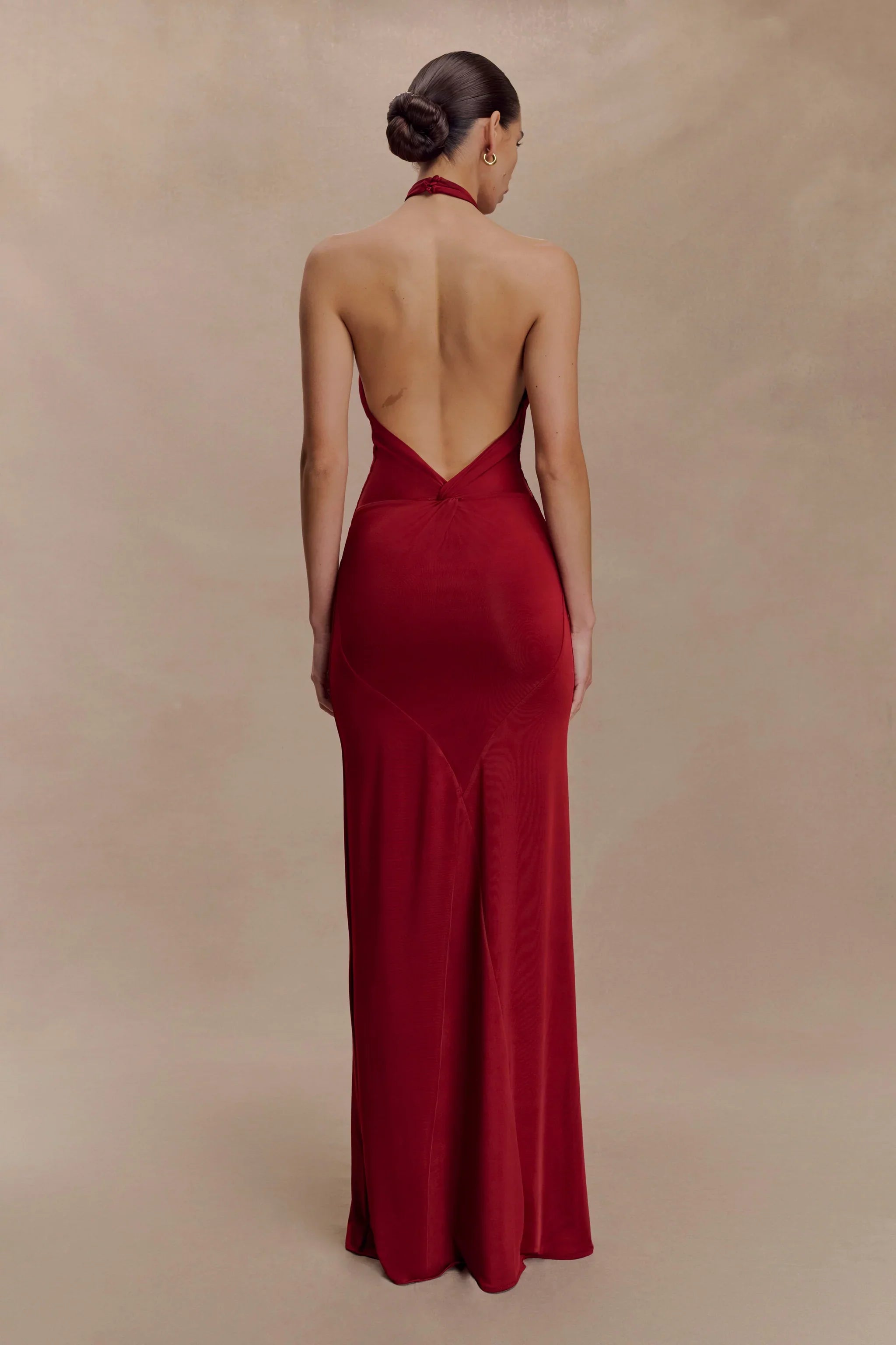 Ceremonial Halter-Neck Sleeveless Open-Back Fitted Floor-Length Evening Dress