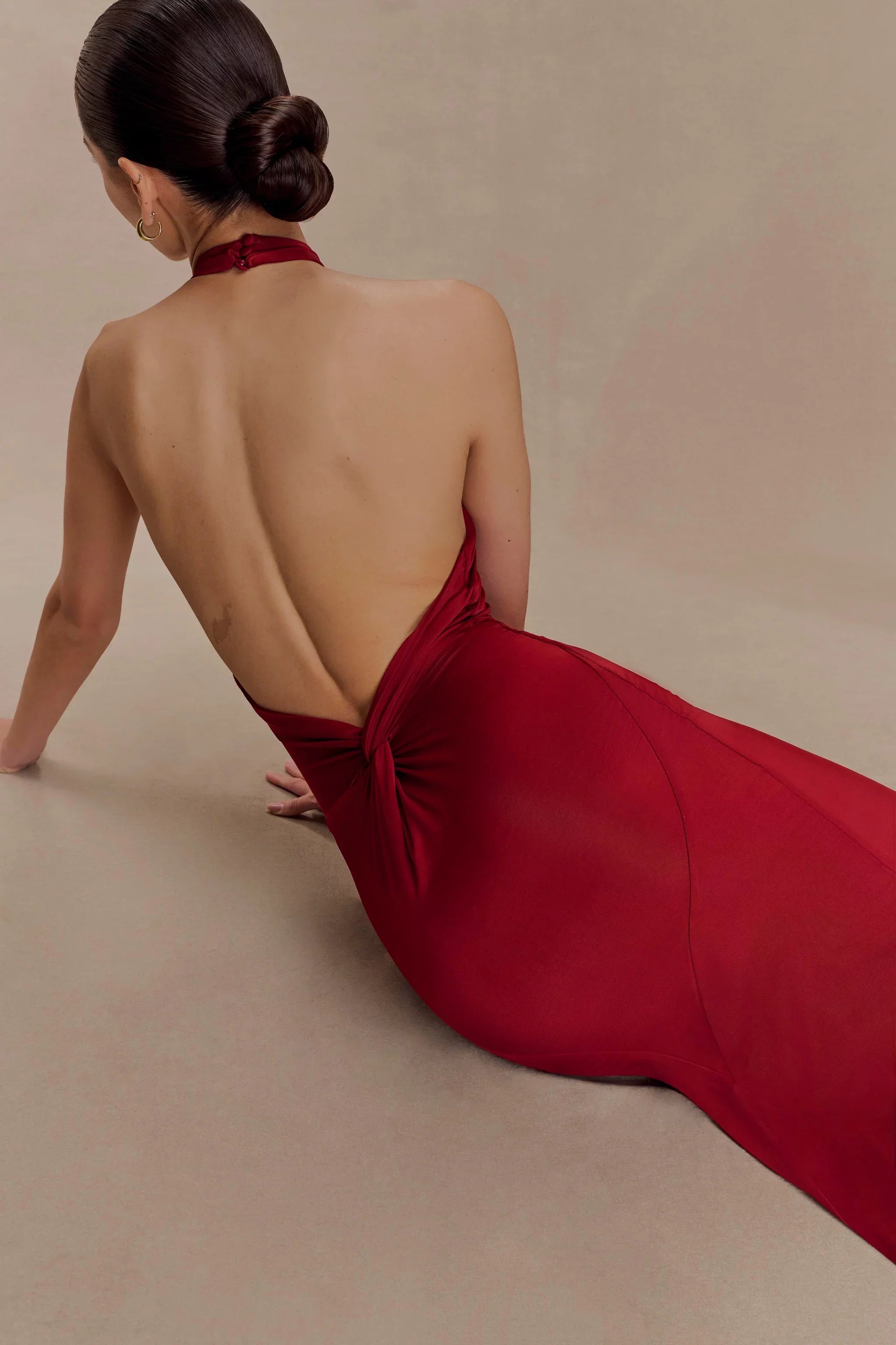 Ceremonial Halter-Neck Sleeveless Open-Back Fitted Floor-Length Evening Dress