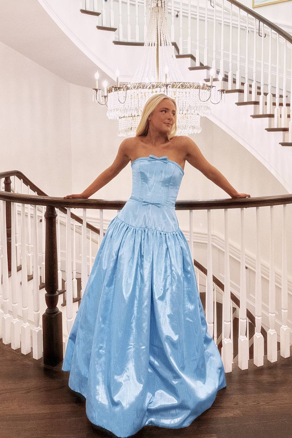 Charming Satin Ball-Gown Strapless Sleeveless Bow-Embellished Floor-Length Prom Dresses
