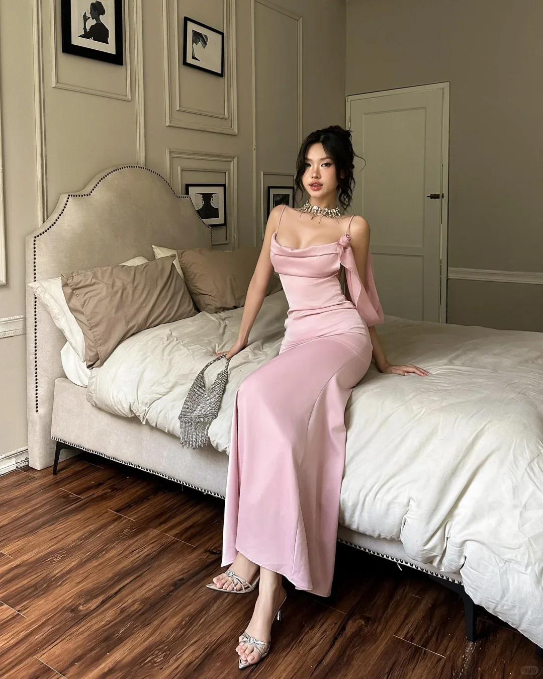 Chic Blush Pink Satin Mermaid Cowl Neck Spaghetti Straps Open Back Floor Length Evening Dresses