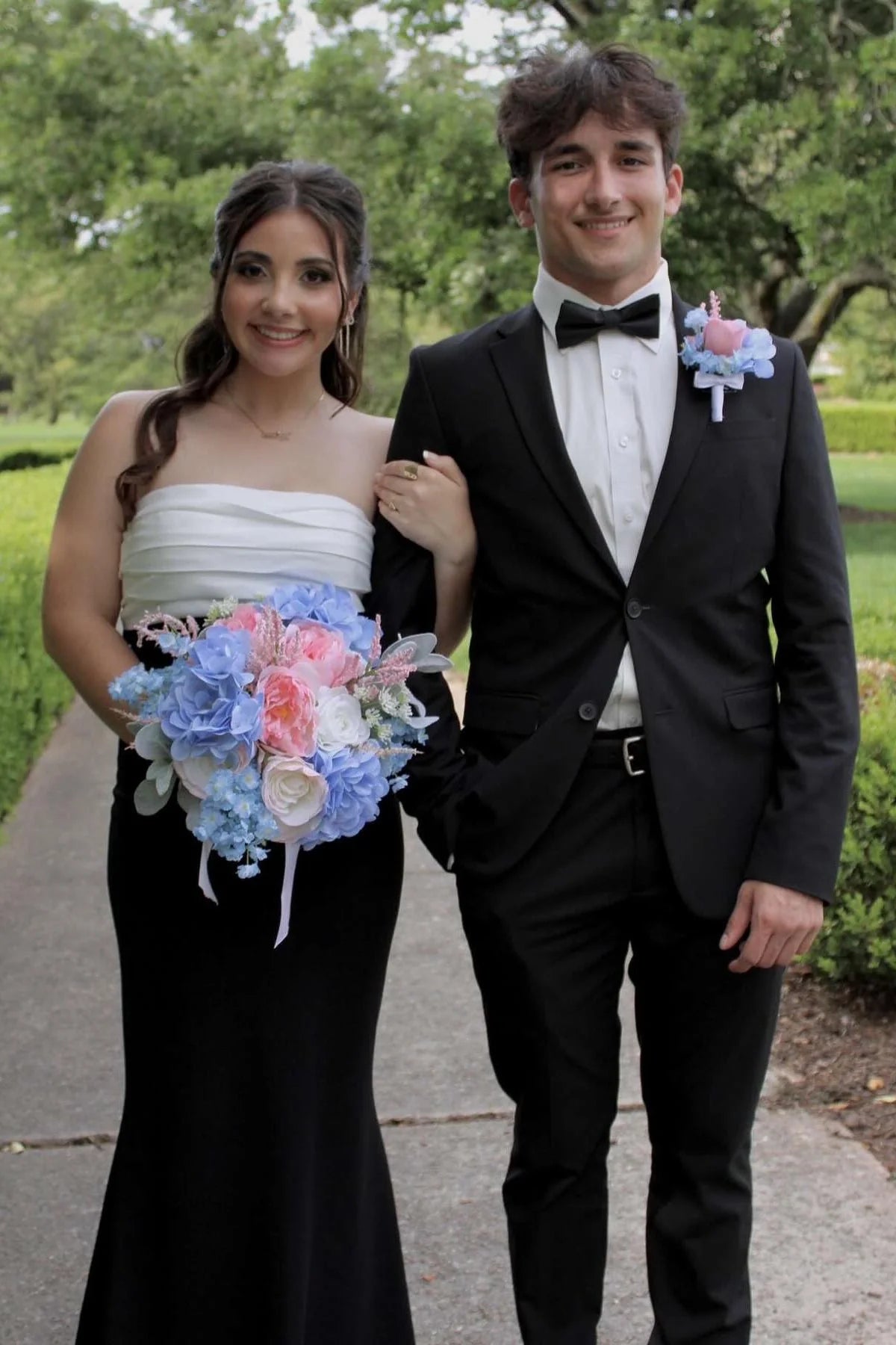 Chic Two-Tone Strapless Sweetheart Ruched Bodice Mermaid Prom Dress with Oversized Back Bow & Train