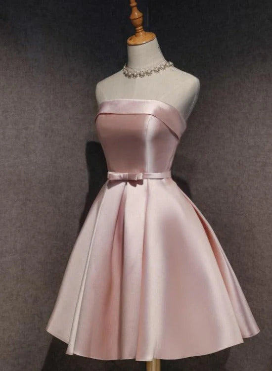 Chic A-Line Strapless Lace-Up Back Knee-Length Satin Homecoming Dress for Parties and Celebrations