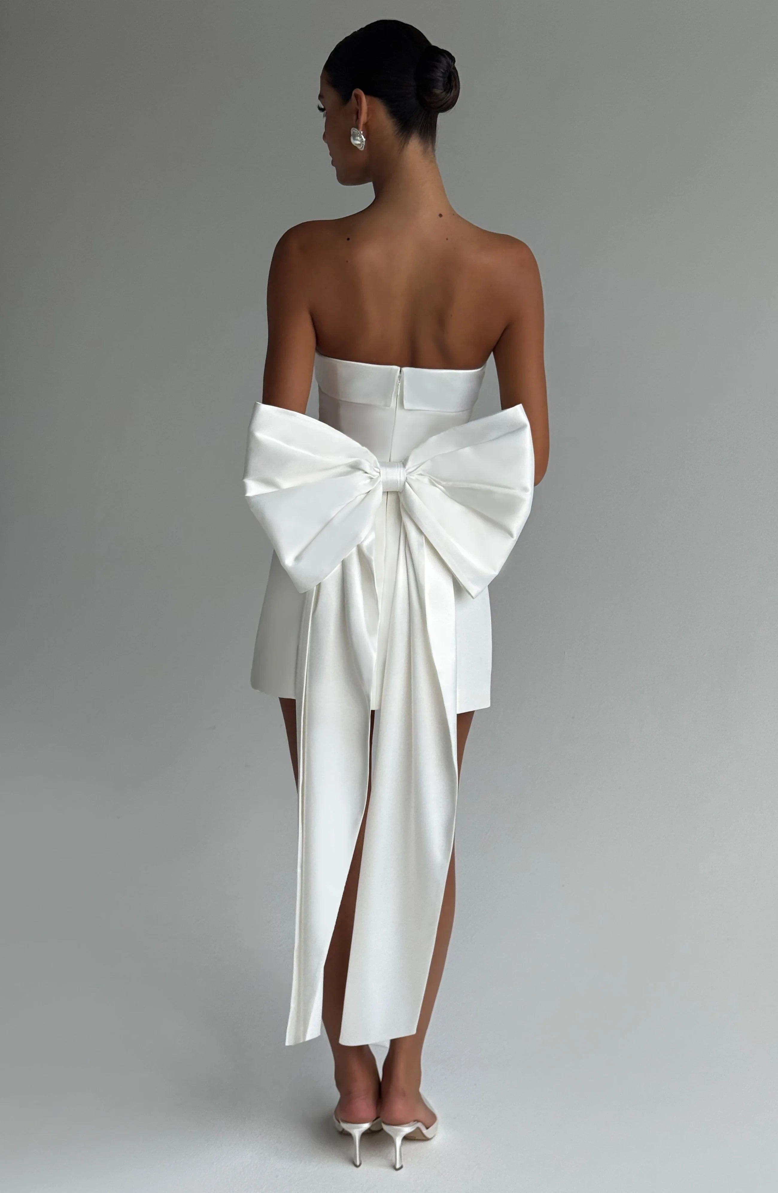Chic Satin Sheath Strapless Sleeveless Oversized Bow Back Mini Homecoming Party Dresses for Women