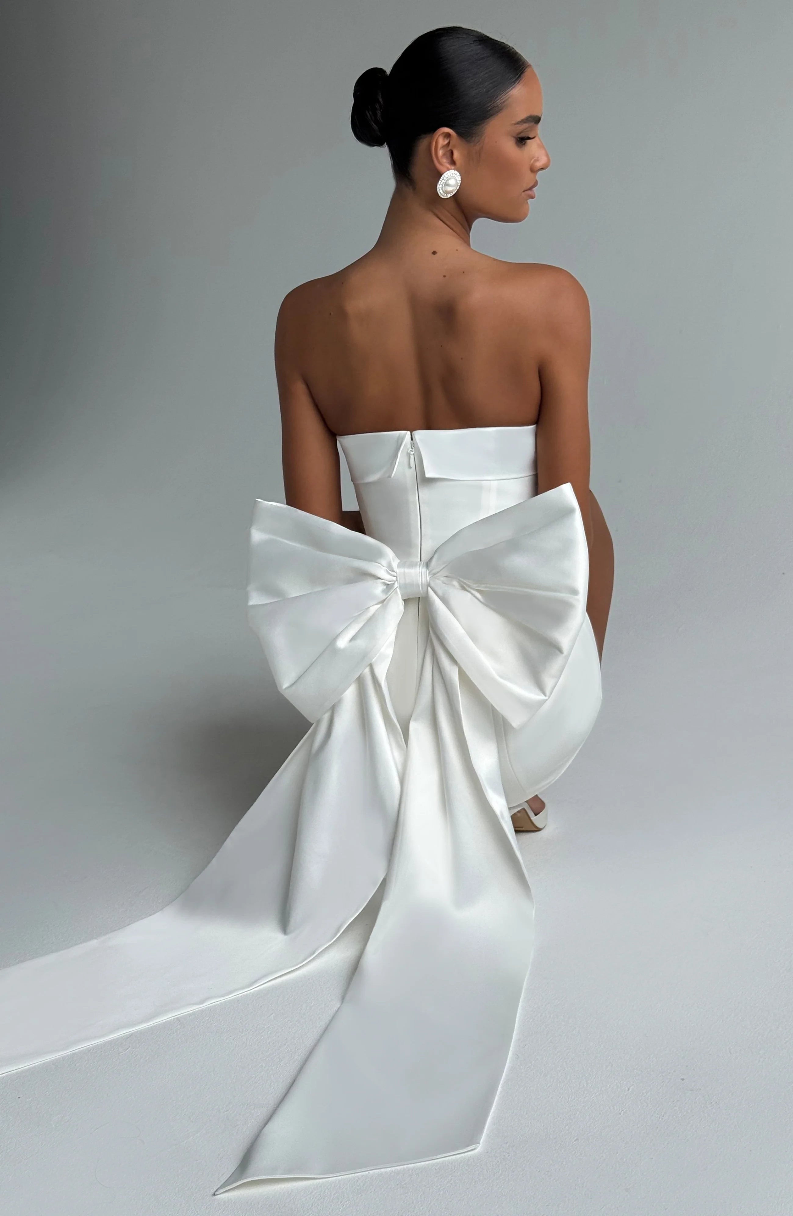 Chic Satin Sheath Strapless Sleeveless Oversized Bow Back Mini Homecoming Party Dresses for Women