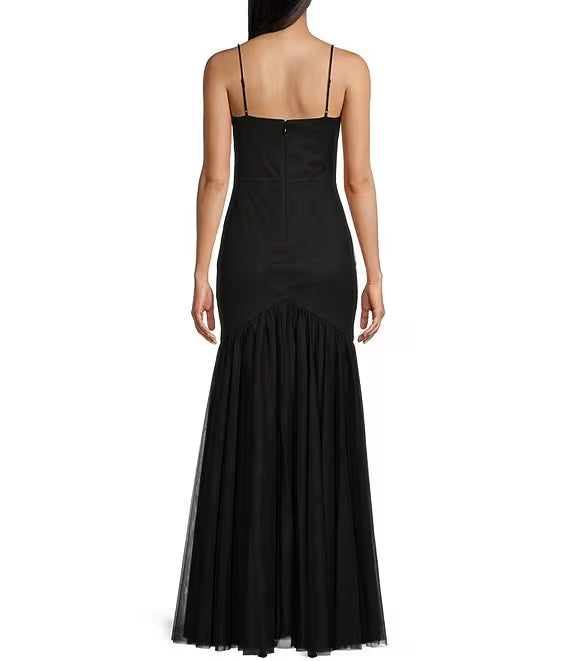 Vestido de fiesta de cola de pez transparente con cuello de corazón y rosas huecas