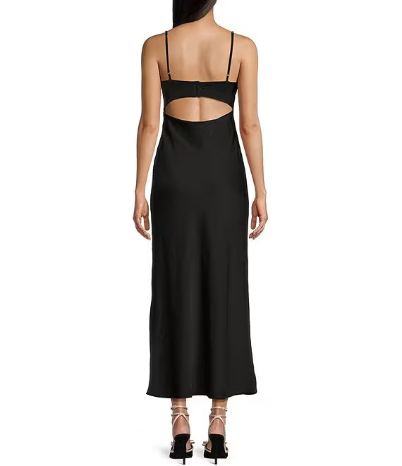 Vestido de fiesta de satén con escote bajo, tirantes finos y espalda en forma de rosa, con tirantes ahuecados