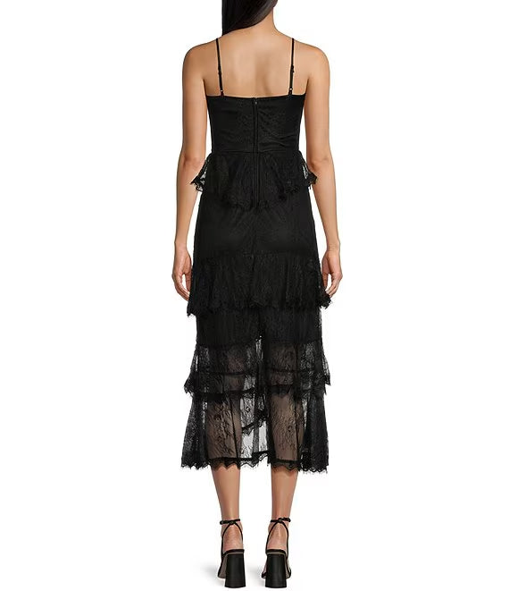 Vestido de fiesta de longitud media con corsé ajustado de encaje con escote de corazón y bordes con volantes