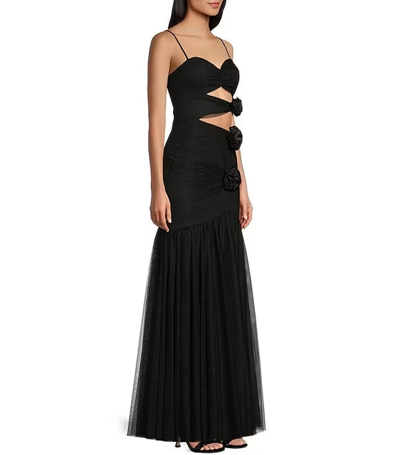 Vestido de fiesta de cola de pez transparente con cuello de corazón y rosas huecas