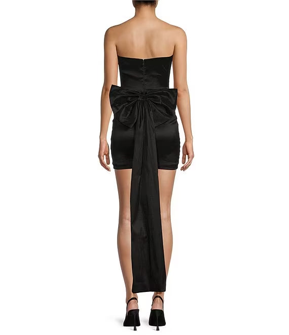 Vestido de fiesta de tafetán sin tirantes, con lazo y cola desmontable