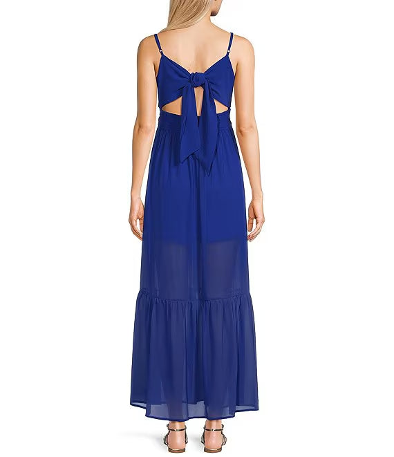 Vestido de fiesta extra largo con tirantes finos y parte delantera rosa